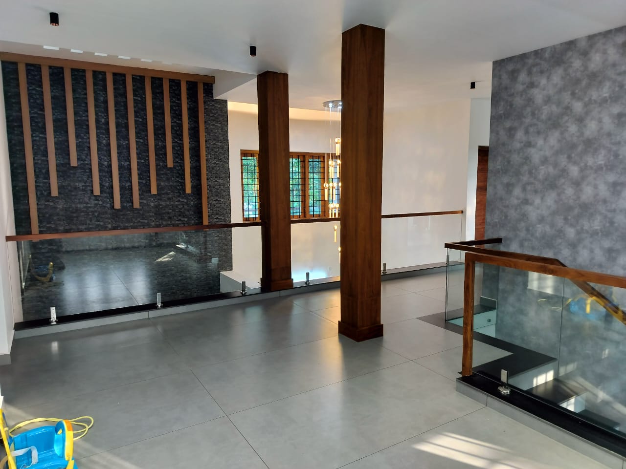 Interior glass handrail with top rail